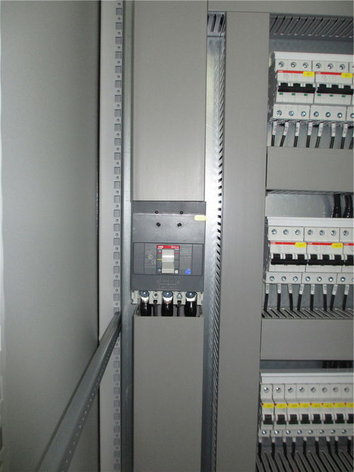 江陰變頻啟動電控柜加工定制 從變頻器選型到柜體布局的全流程解析